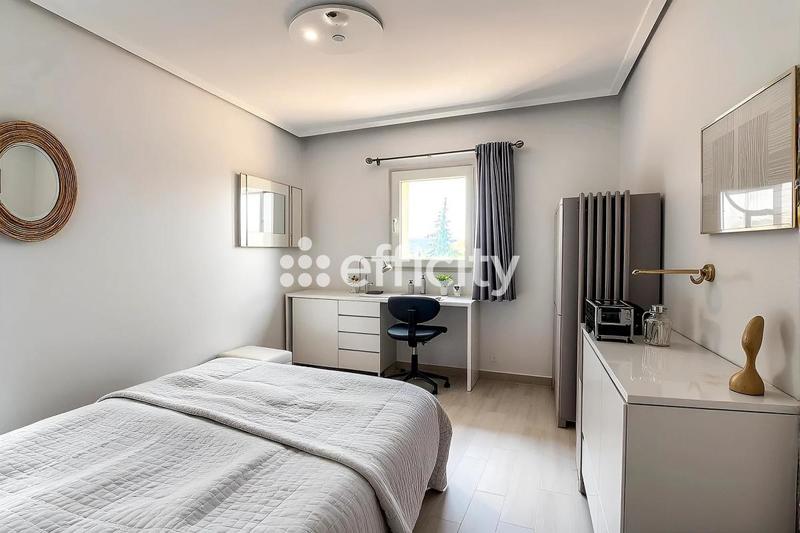 Maison - 218 m² - 6 pièces