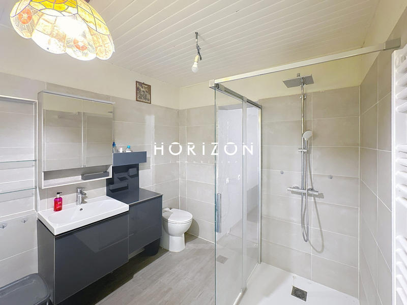 Villa - 180 m² - 8 pièces