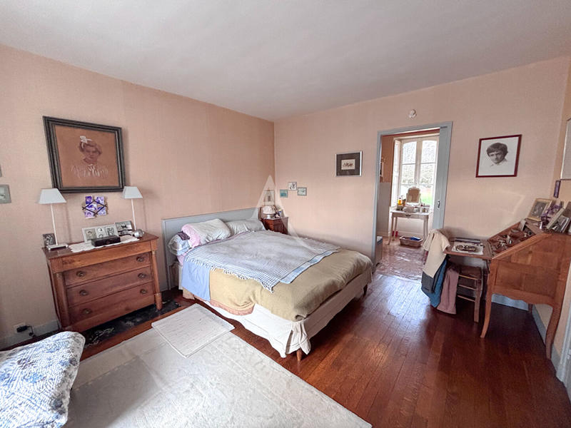 Maison - 240 m² - 8 pièces