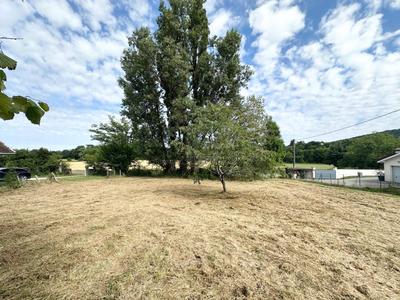 Terrain constructible - 895 m²