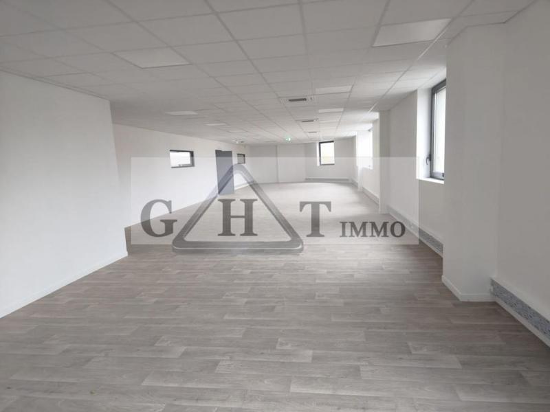 Entrepôt - 3 428 m²