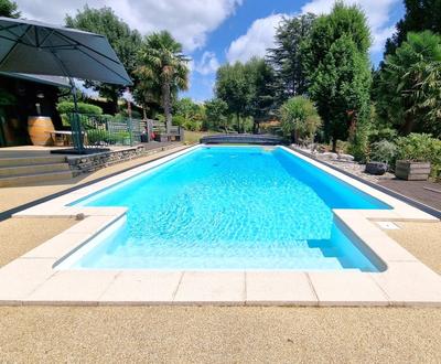 Maison - 230 m² - 8 pièces