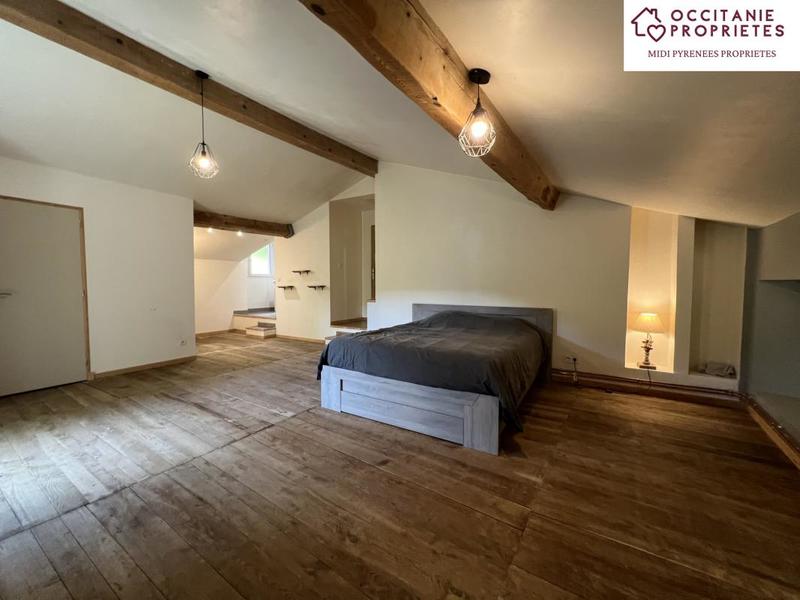 Propriété - 230 m² - 7 pièces