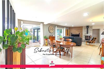 Maison - 220 m² - 8 pièces