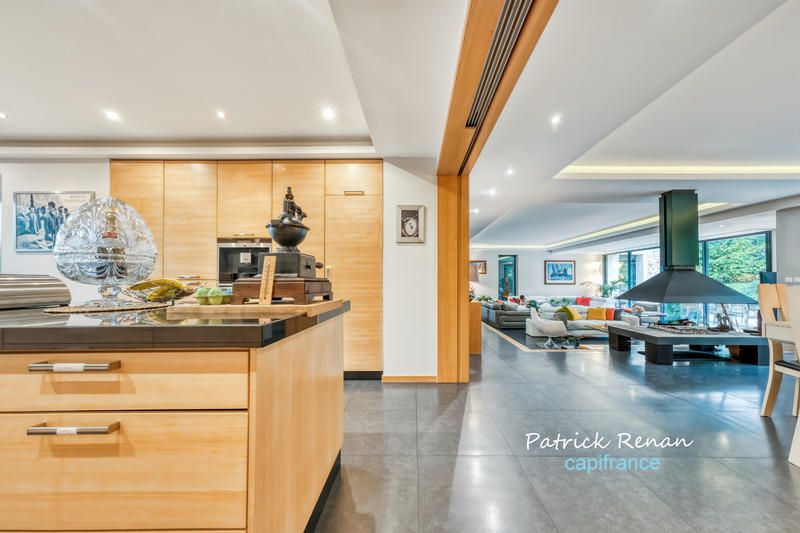 Maison - 439 m² - 8 pièces