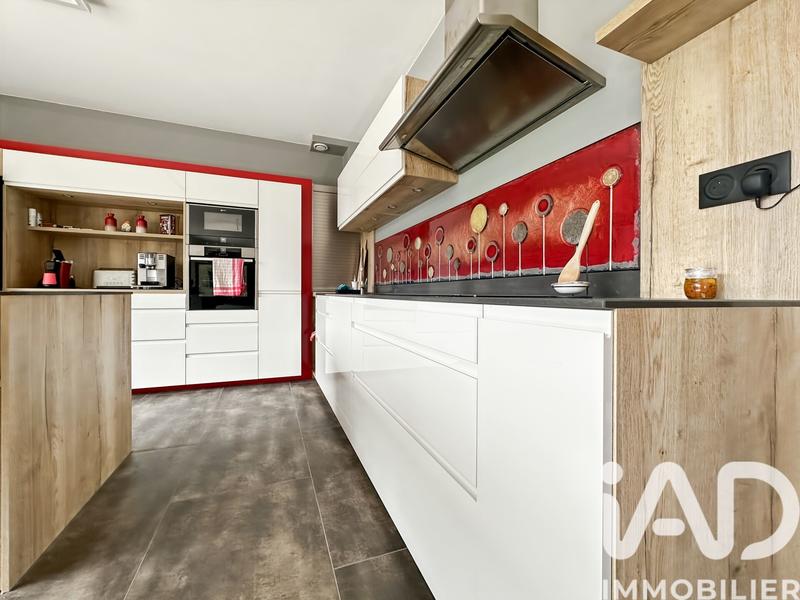 Maison - 188 m² - 9 pièces