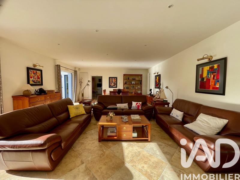 Maison - 238 m² - 7 pièces