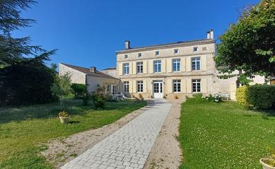 Maison de maîtres - 314 m² - 12 pièces