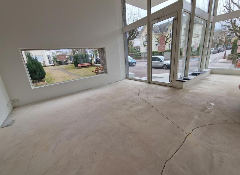 Local commercial - 256 m² - 5 pièces