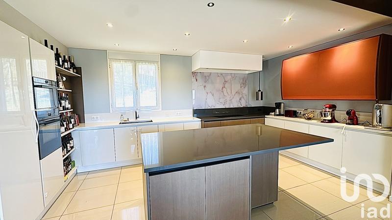 Maison - 220 m² - 6 pièces