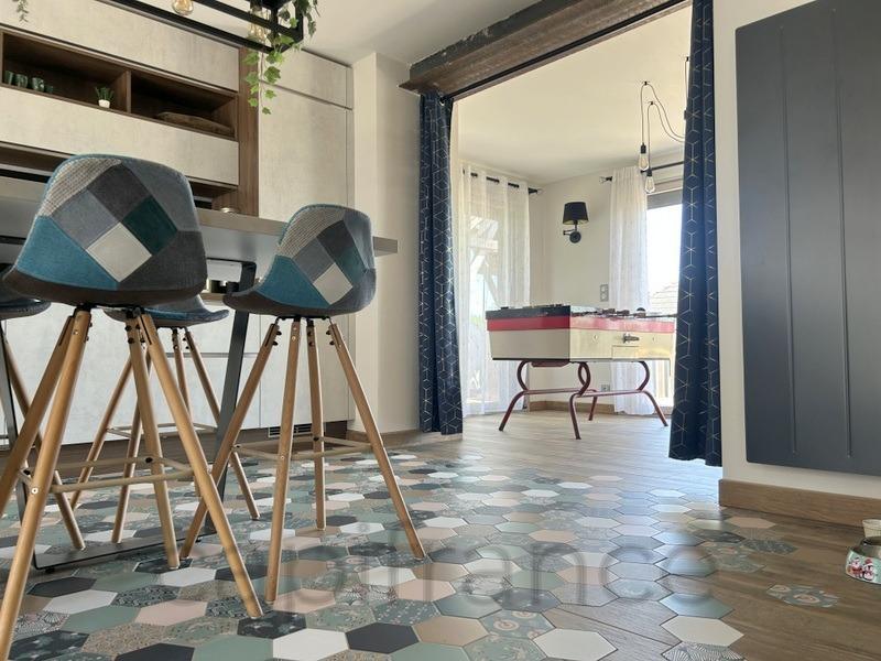 Propriété - 220 m² - 10 pièces