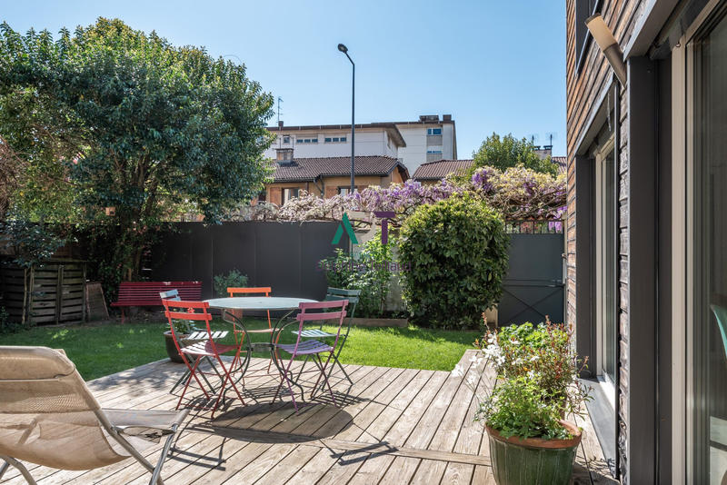 Maison - 240 m² - 8 pièces