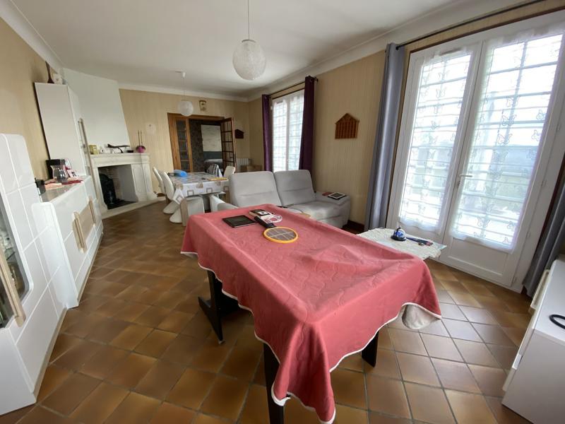 Maison traditionnelle - 141 m² - 6 pièces