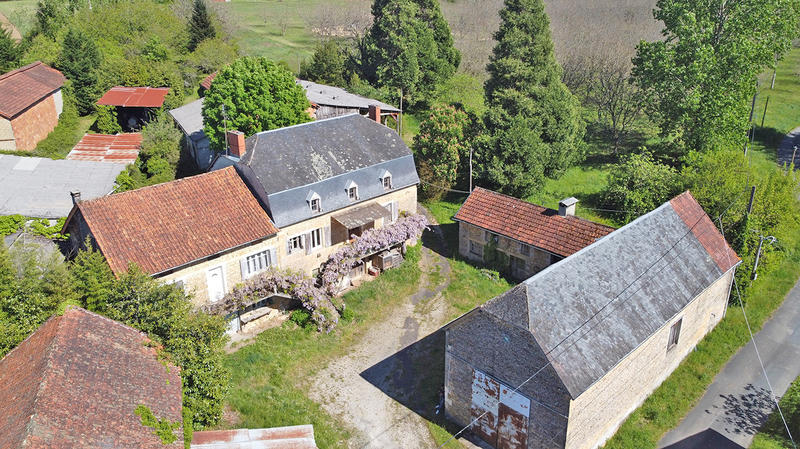 Corps de ferme - 131 m² - 9 pièces
