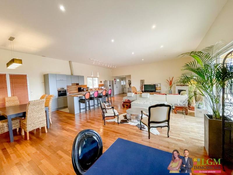 Villa - 384 m² - 7 pièces