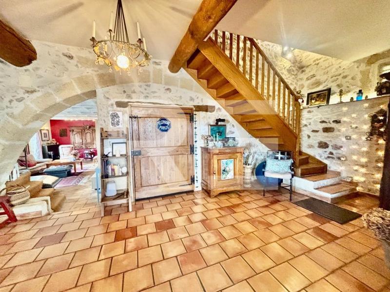 Mas - 292 m² - 7 pièces