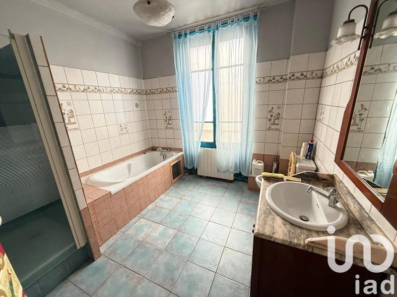 Maison - 202 m² - 9 pièces