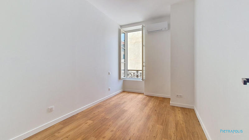 Appartement - 102 m² - 4 pièces