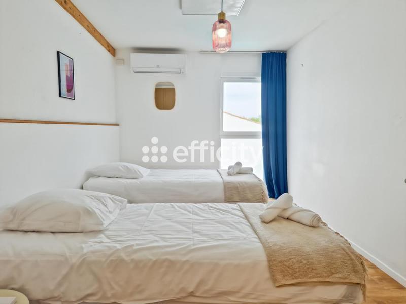 Villa - 208 m² - 9 pièces