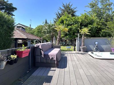 Maison - 227 m² - 7 pièces