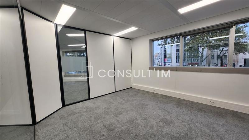 Bureau - 453 m²