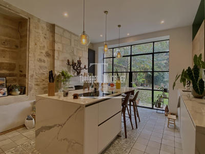 Maison - 250 m² - 6 pièces