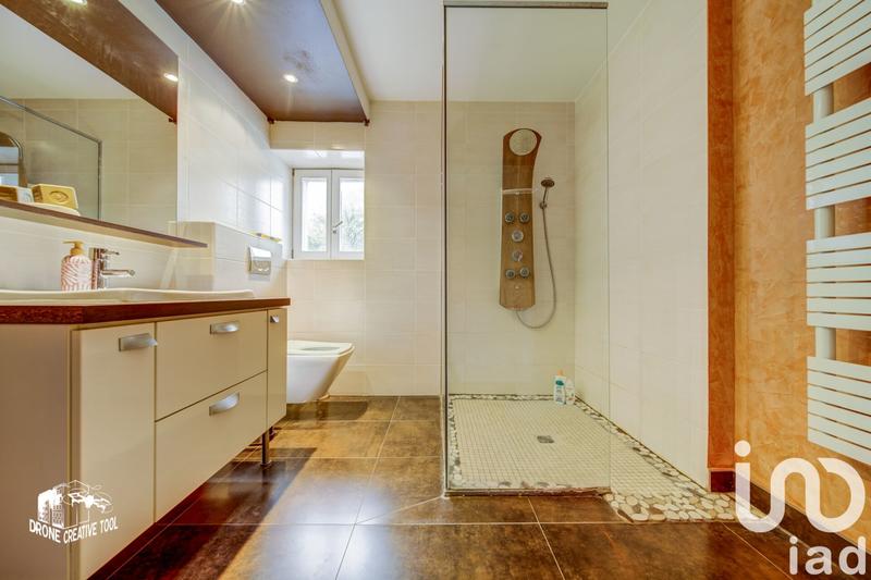 Maison - 227 m² - 8 pièces