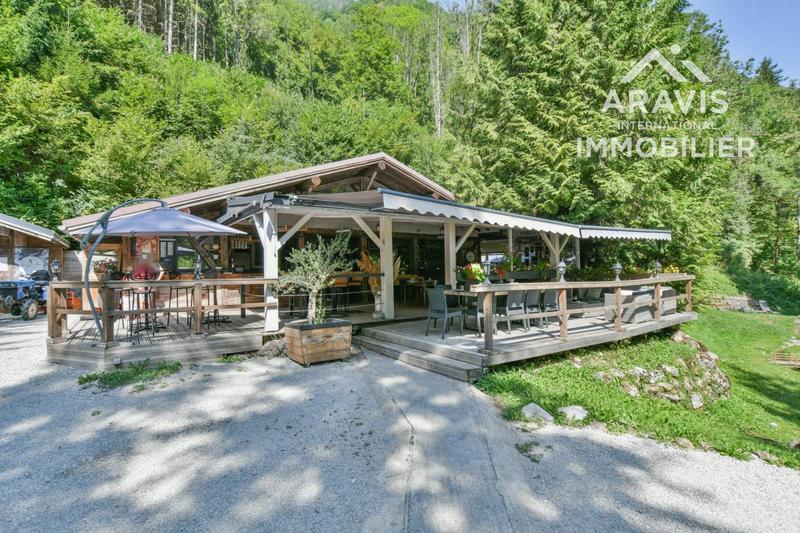 Propriété - 234 m² - 7 pièces