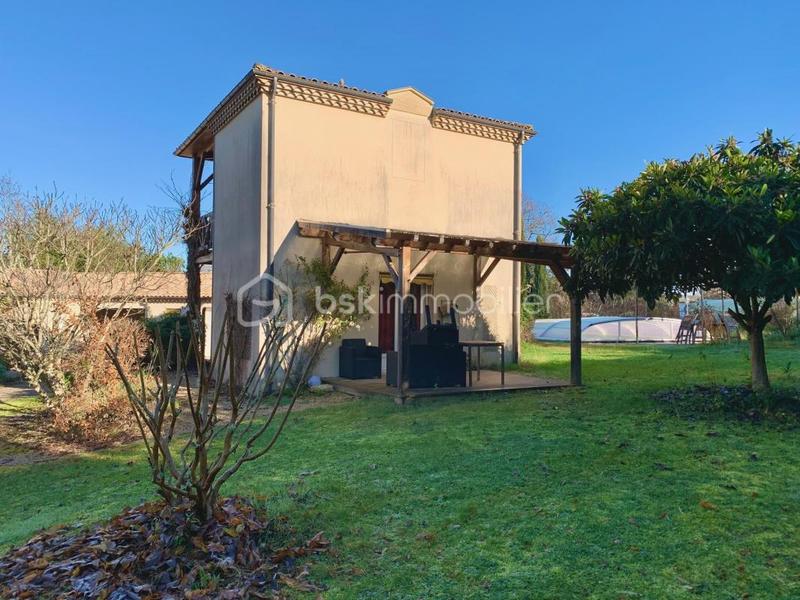 Propriété - 230 m² - 10 pièces