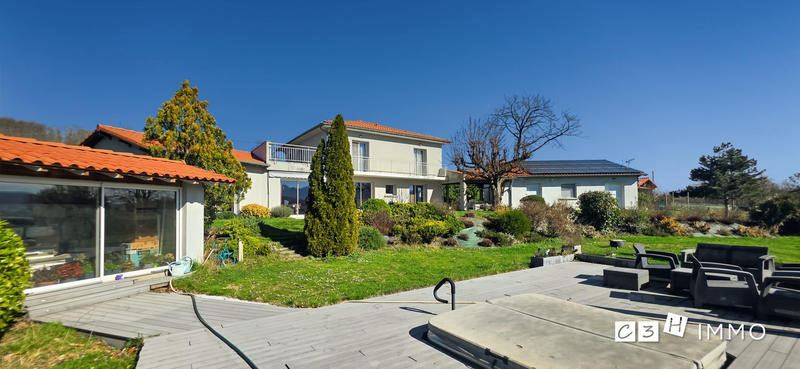 Villa - 234 m² - 7 pièces