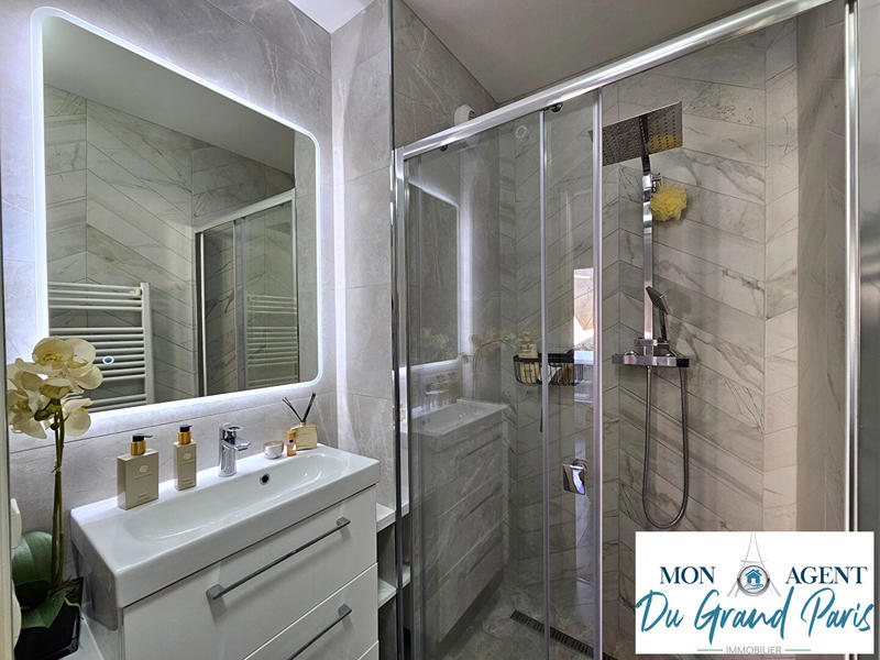 Maison - 220 m² - 8 pièces