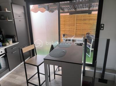 Maison - 240 m² - 10 pièces