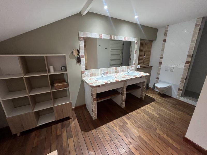 Villa - 216 m² - 9 pièces