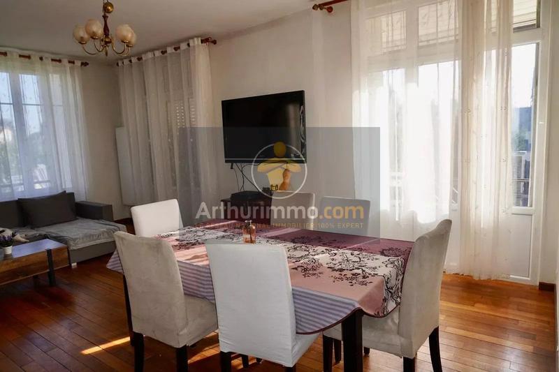 Maison - 225 m² - 12 pièces