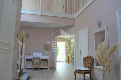 Demeure - 310 m² - 20 pièces