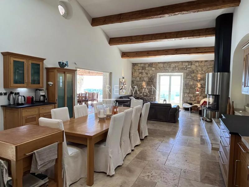 Mas - 251 m² - 8 pièces