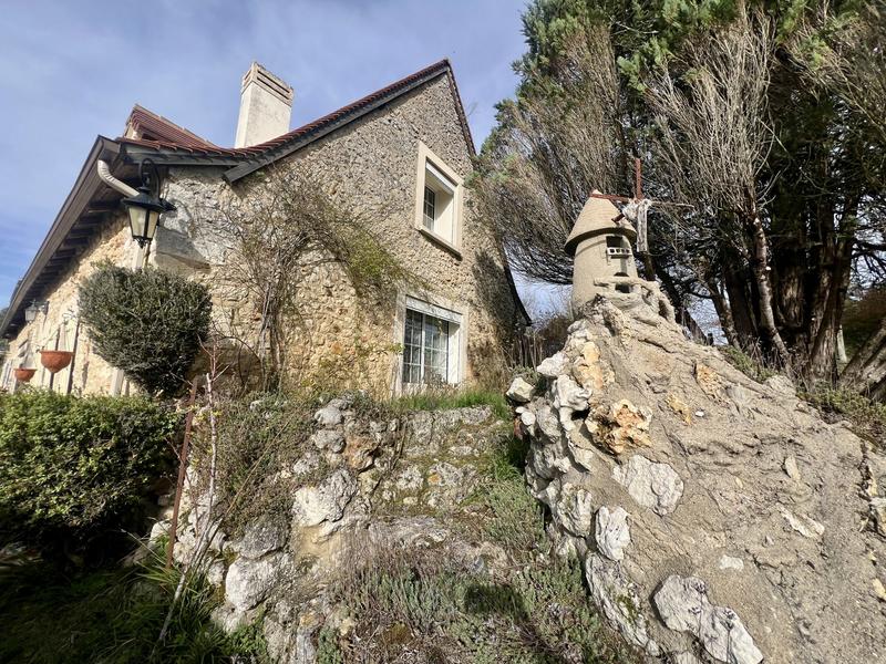 Maison - 286 m² - 10 pièces