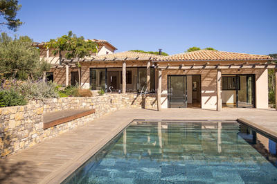 Maison - 250 m² - 5 pièces