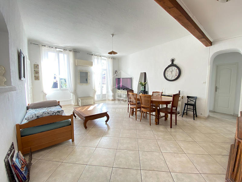 Maison - 330 m² - 13 pièces