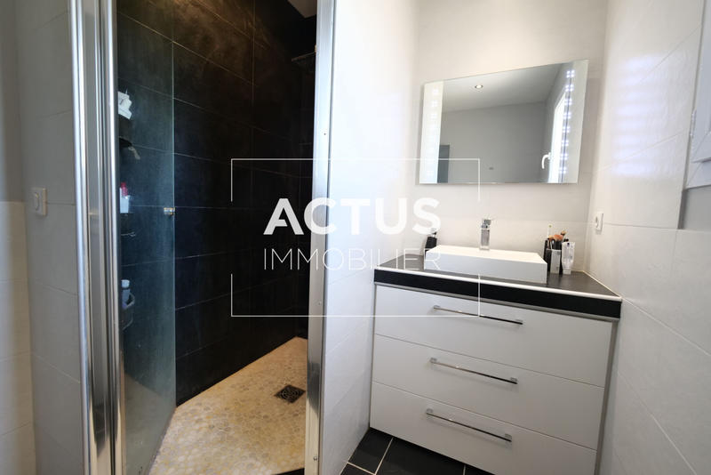 Maison - 101 m² - 5 pièces