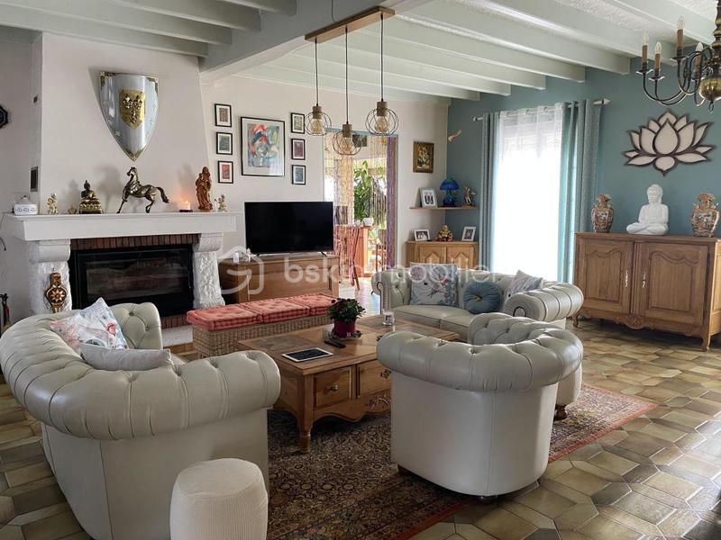 Maison traditionnelle - 305 m² - 7 pièces