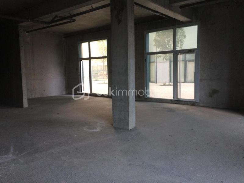 Local commercial - 118 m² - 1 pièce