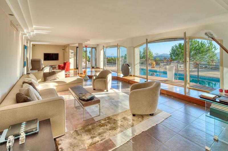 Villa - 313 m² - 9 pièces