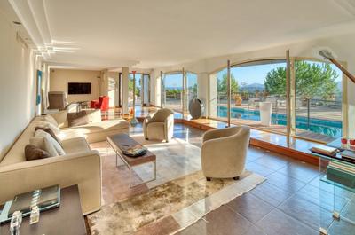 Villa - 313 m² - 9 pièces