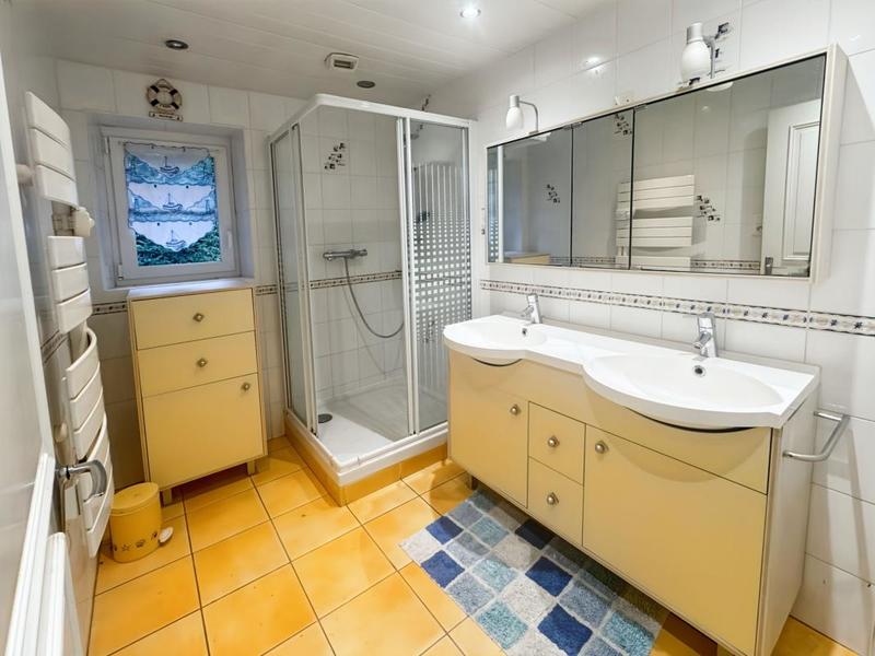 Propriété - 225 m² - 8 pièces