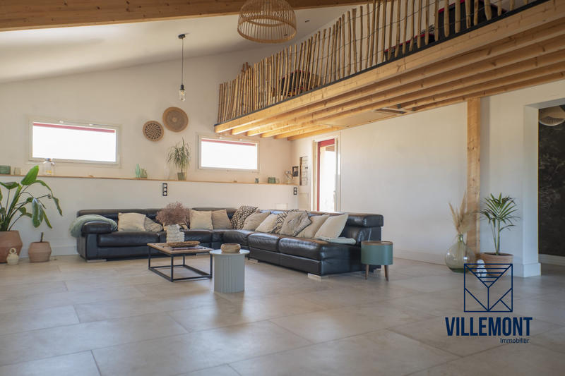 Maison - 210 m² - 9 pièces