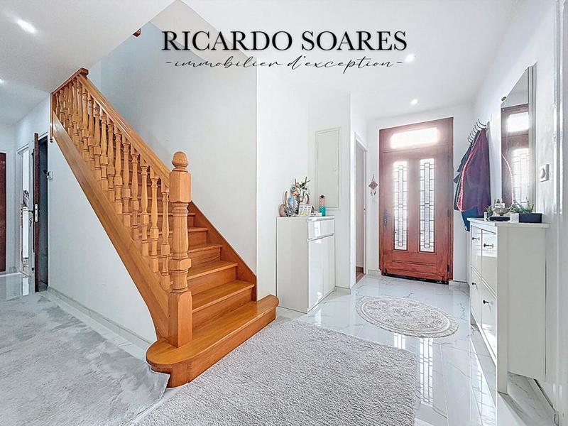 Maison - 204 m² - 8 pièces