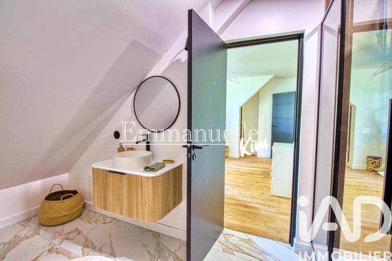 Maison - 270 m² - 10 pièces