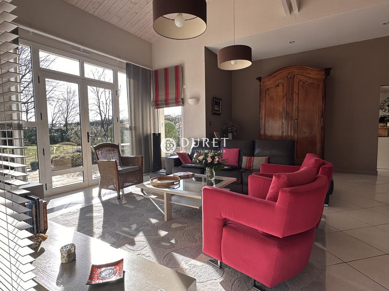 Maison traditionnelle - 221 m² - 7 pièces