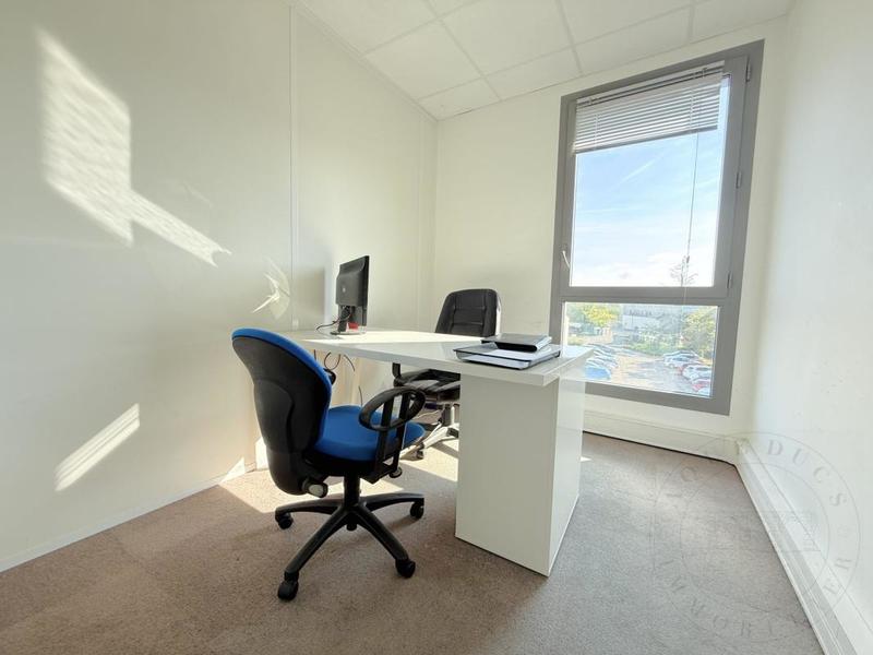 Bureau - 68 m² - 7 pièces